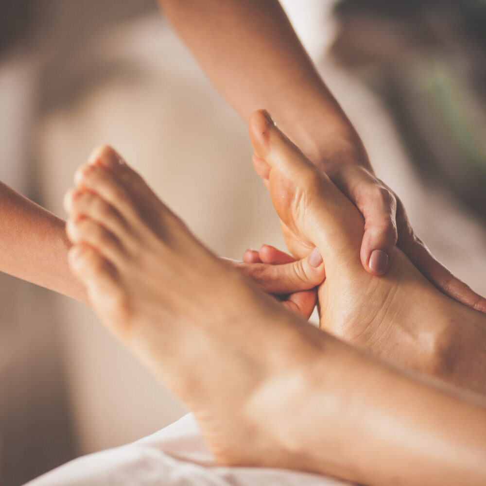 MIRAKU Reflexology + Body massage
